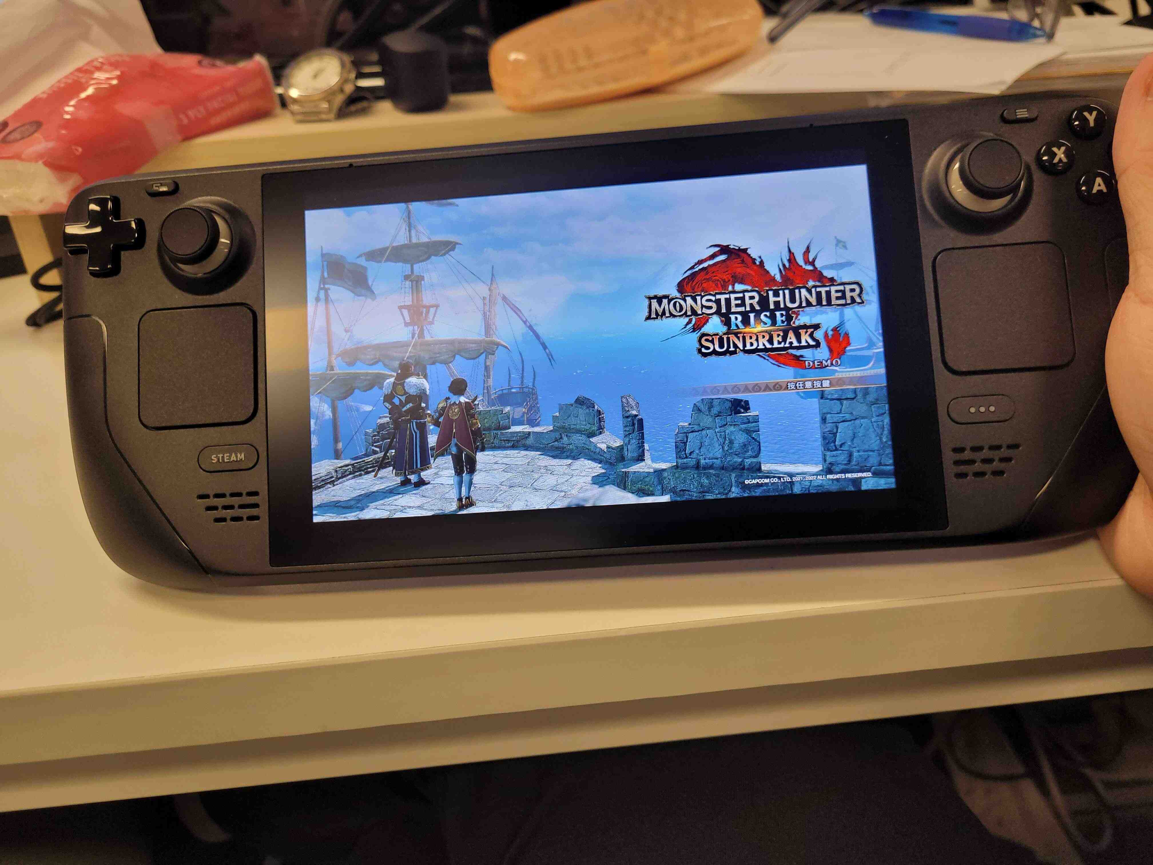 借同事的Steam Deck試玩,體驗相當不錯👍